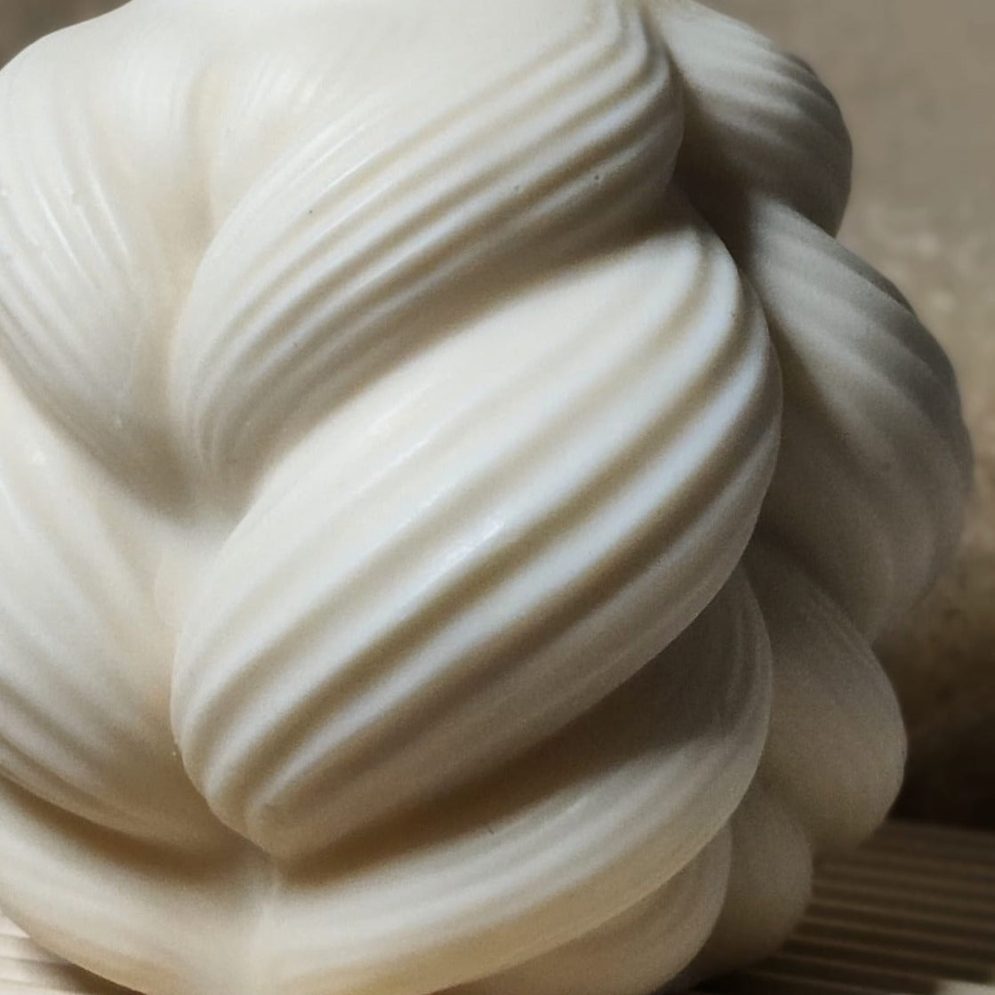 BIG WEAVE - Skulpturkerze aus Sojawachs